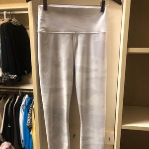 Alo Yoga High Waist Camo Vapor Legging